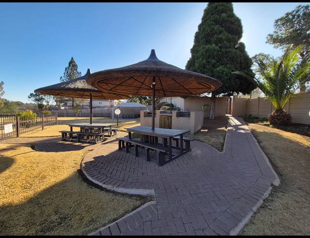 2 BEDROOM APARTMENT FOR SALE IN VANDERBIJLPARK SW 5
